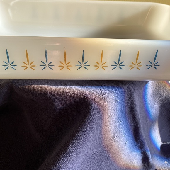 Fire King by Anchor Hocking Milkglass Vintage casserole- Candle Glow Atomic Star - Picture 4 of 9